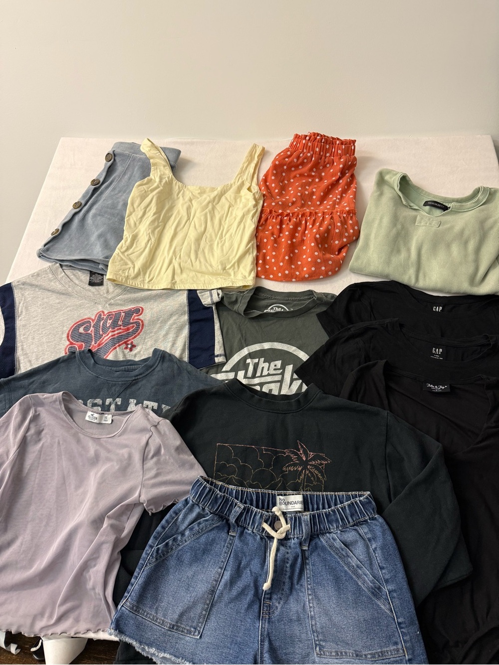 Women’s Clothing Lot Bundle Small/Medium Toos Shrts Skirts Gap Hollister 12 Pc - Picture 2 of 12